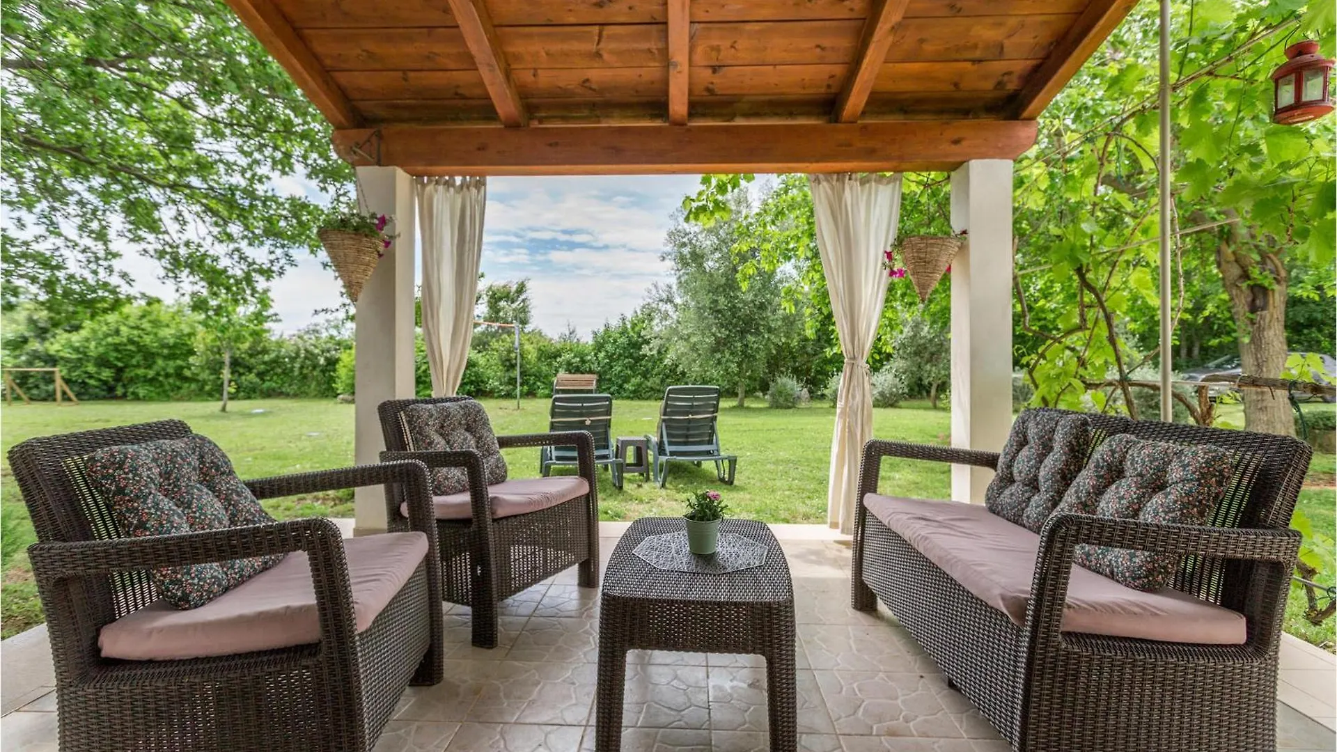 2 Bedroom Awesome Home In Loborika