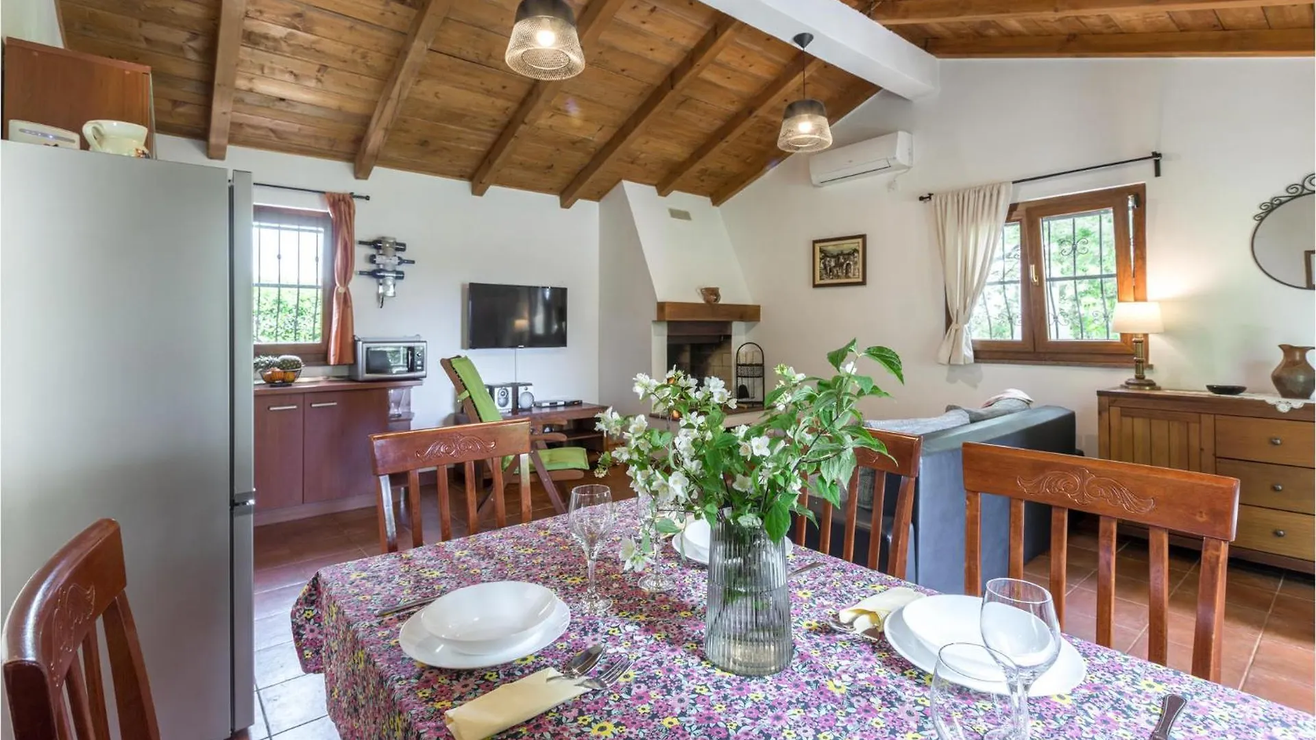 2 Bedroom Awesome Home In Loborika